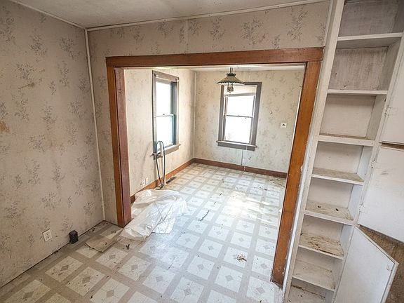 4th image of 1020 Dawsett Ave
