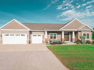 3237 N Sturgeon Rd, Midland, MI 48642