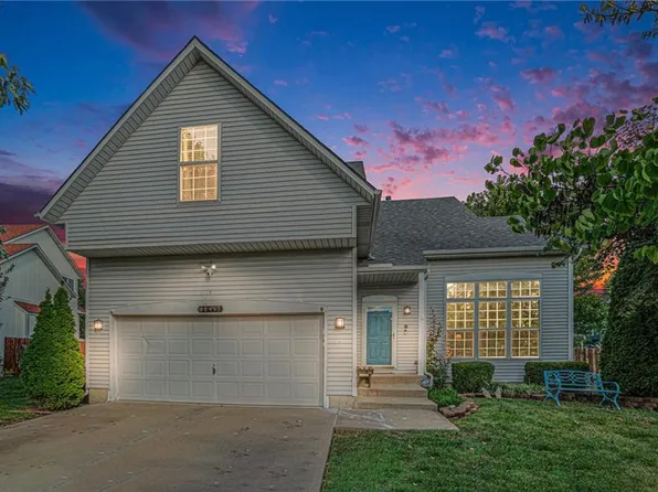 18413 Sycamore Ct, Gardner, KS 66030