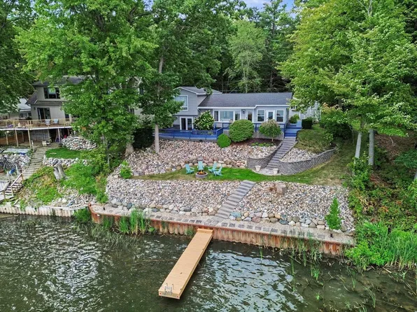 3366 N Lakeside Dr, Sanford, MI 48657