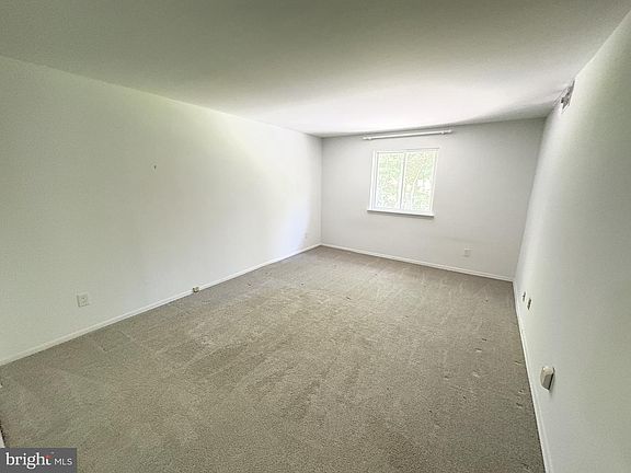2nd image of 7 Rockford Rd APT J027