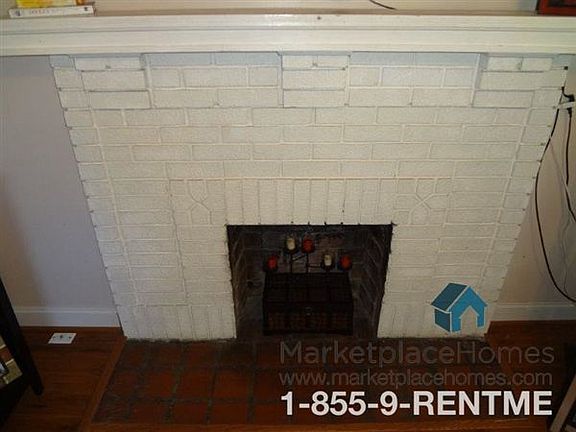 4 Living Room - Fireplace