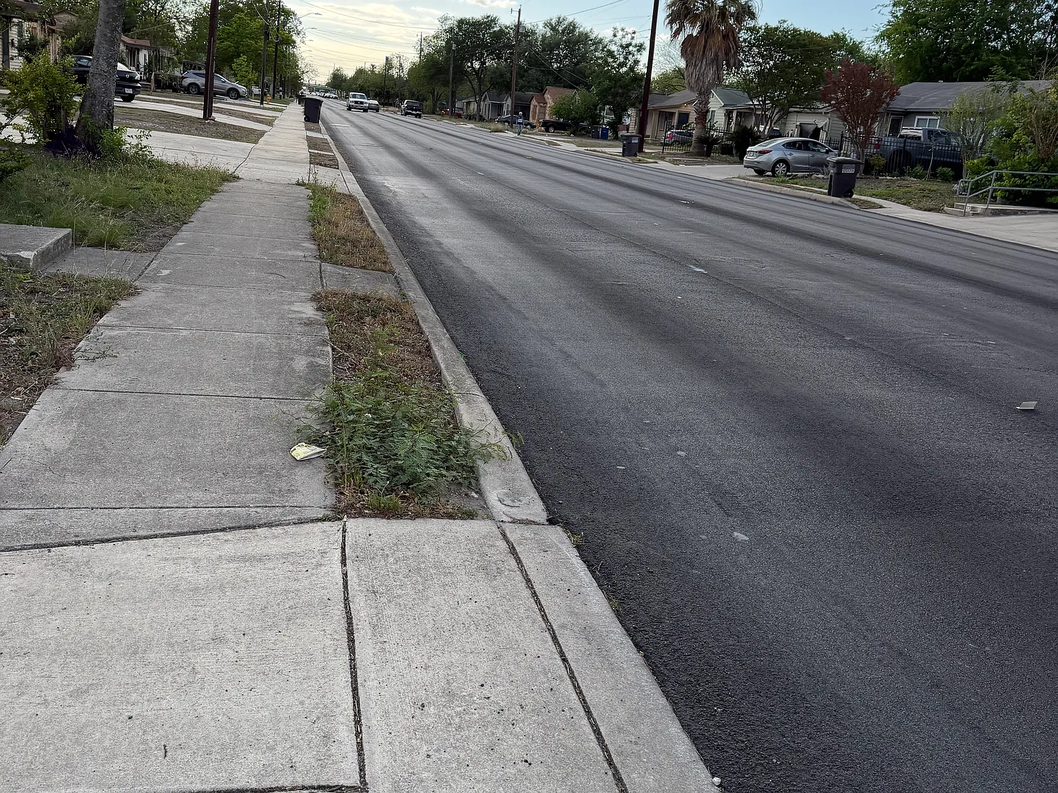 406 W Southcross Blvd — Photo 2
