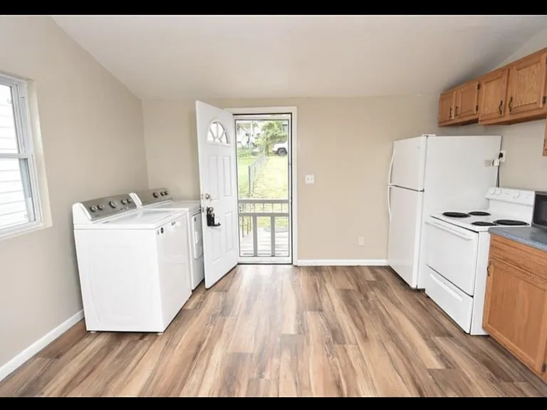 219 Meadow Ave #3 — Photo 4