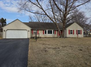 1092 Woodland Hills Rd, Batavia, IL 60510