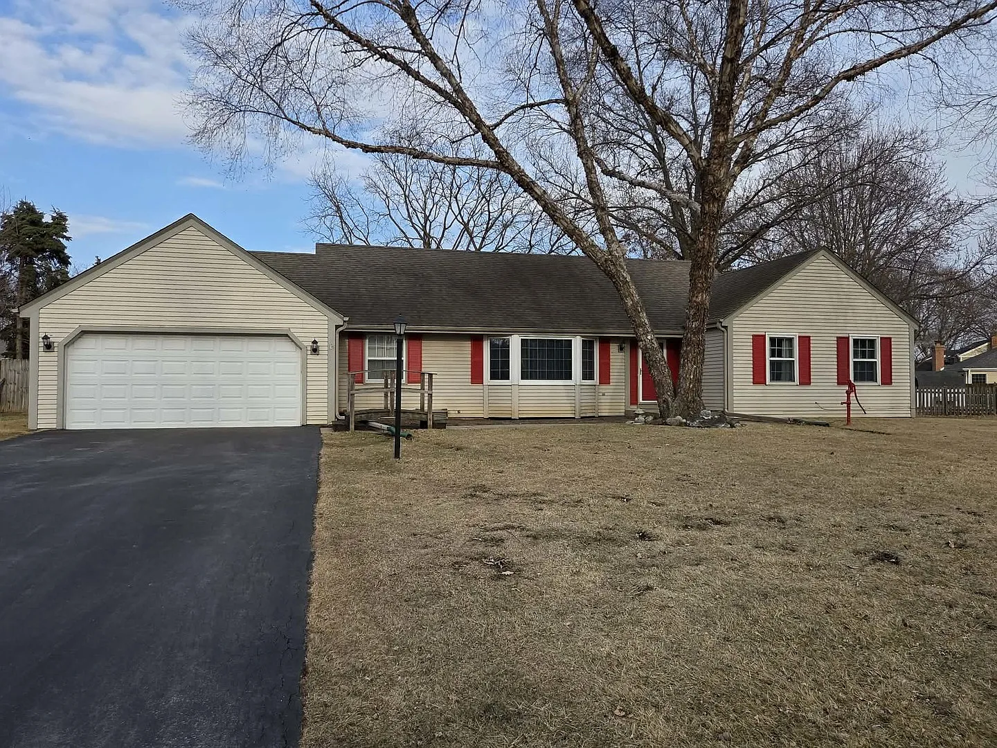 1092 Woodland Hills Rd photo 1