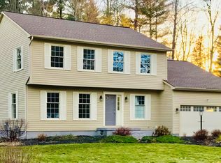 30 Thoroughbred Way, Clifton Park, NY 12065