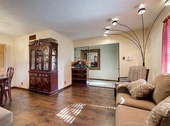 5th image of 3005 Touraine Dr