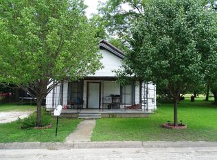 120 S Howeth St, Gainesville, TX 76240