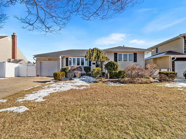 108 Margaret Road, Massapequa, NY 11758