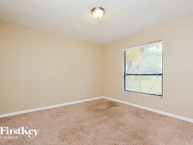 520 Whispering Oak Ln — Photo 13