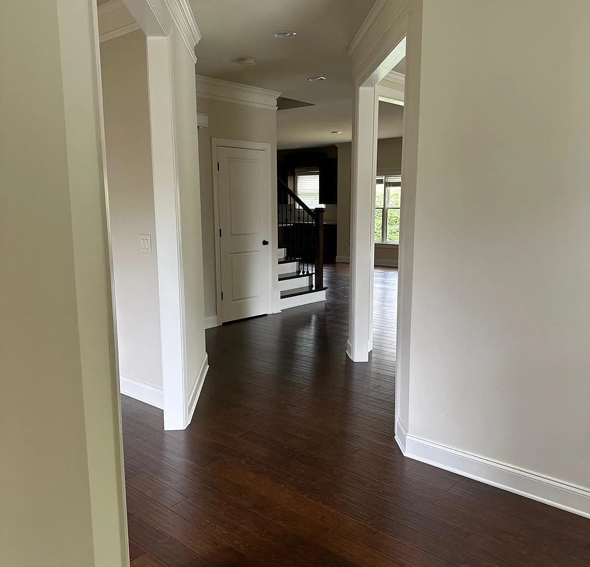 4 bed, 3.5 bath, 2850 sqft, $2,925 — Photo 2