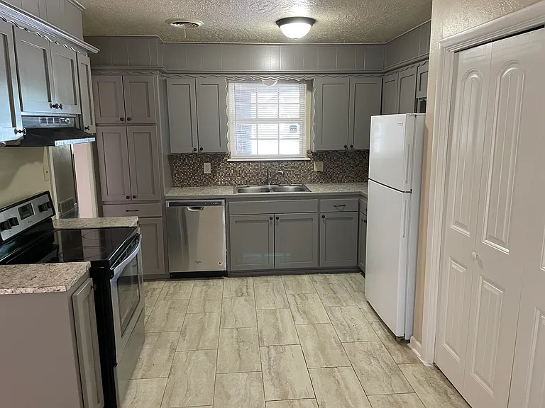 309 Rosewood Dr — Photo 11