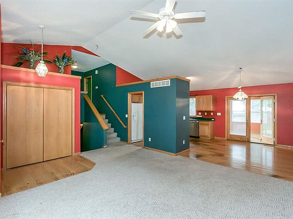 2nd image of 840 Fairview Ln