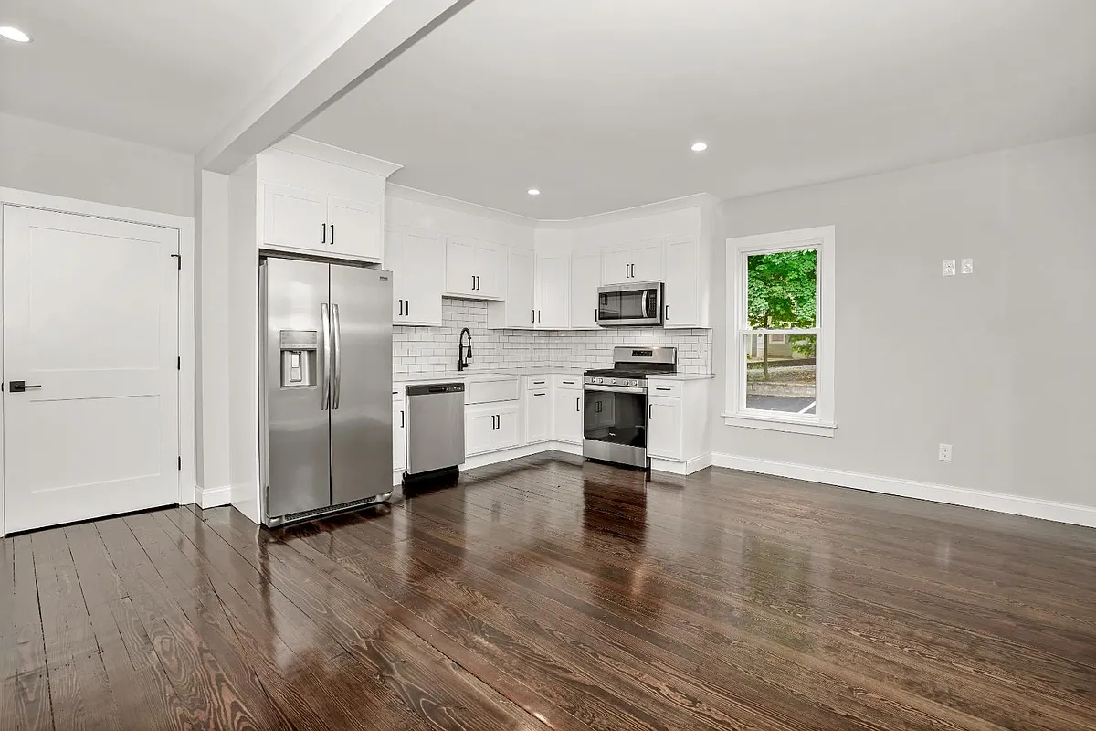 Unit Photo - 174 Coram Ave #1A