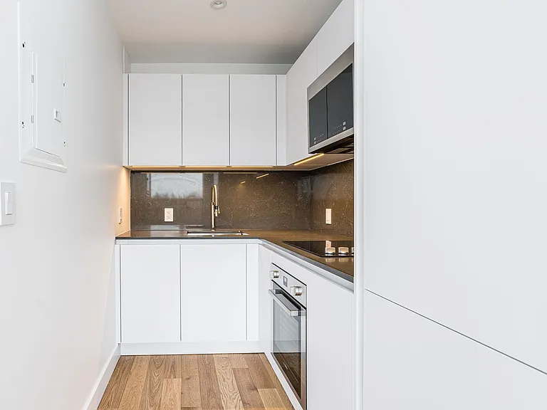 111 Lawton Blvd — Photo 13