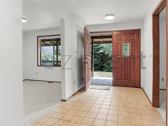 3rd image of 10655 Woodinville Redmond Rd NE