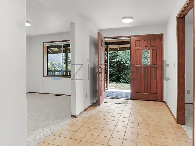 10655 Woodinville Redmond Rd NE — Photo 2