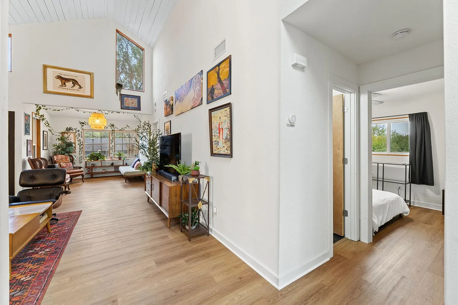 3 bed, 2.0 bath, $9,224 — Photo 2