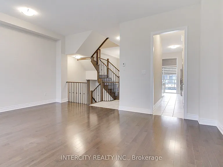 7 Adaskin Ave — Photo 28