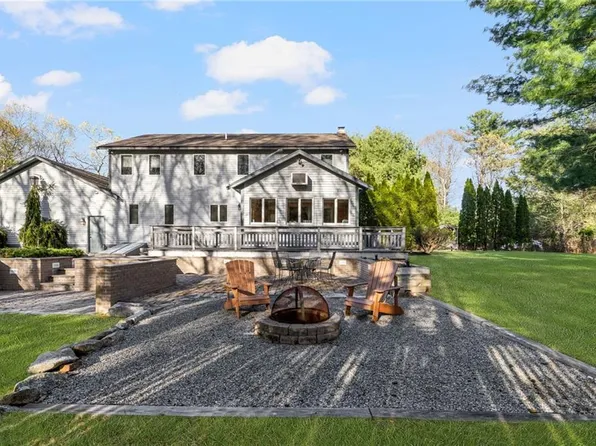 10 Oak Hill Rd, Scituate, RI 02831