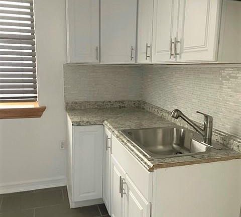 5th image of 875 Longfellow Ave APT 2E