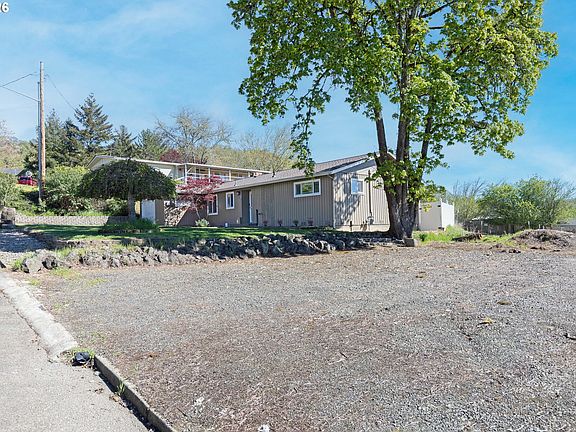 2nd image of 757 NE Clover Ave