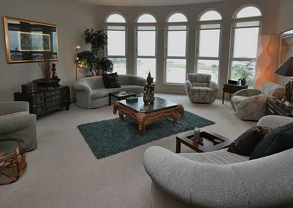 5th image of 288 Beach Dr NE APT 11B