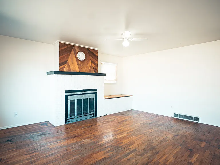 1490 Brady Ave — Photo 9