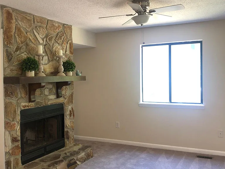 142 King Edward Way — Photo 6
