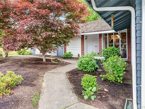 2nd image of 16918 NE 22nd Pl