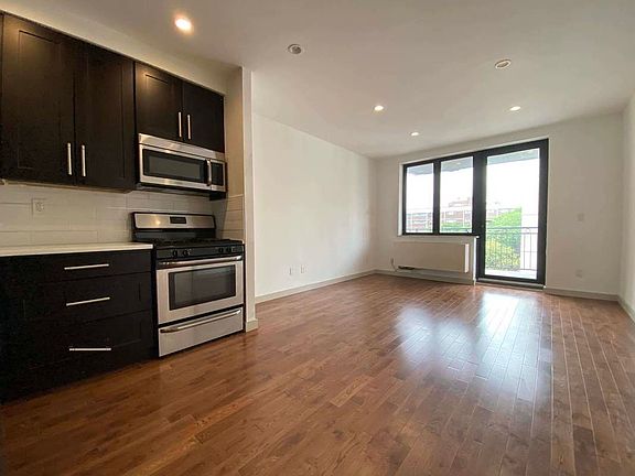 3rd image of 57 Graham Ave APT 5B