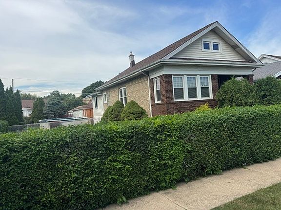 2nd image of 2726 Clarence Ave