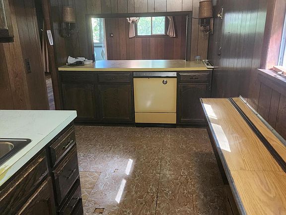 4th image of 216 Mountain View Dr