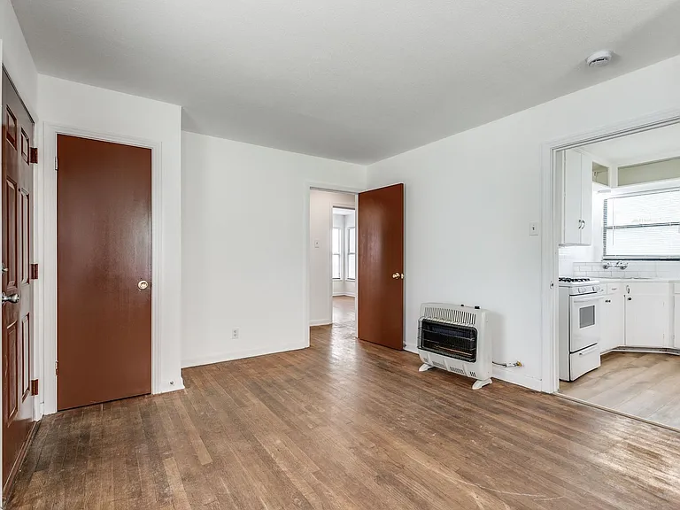 142 Helena St — Photo 6