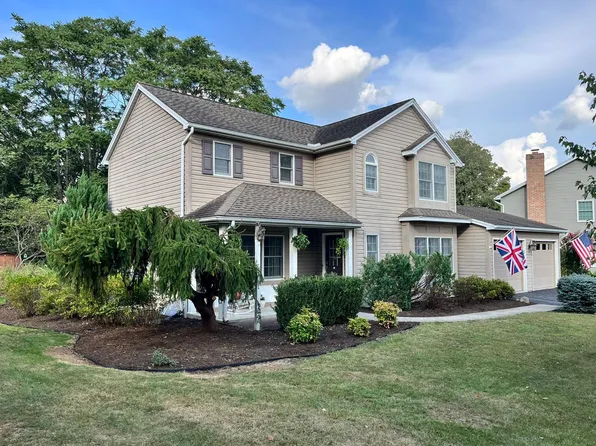 111 Schoolfield Dr, Carlisle, PA 17013