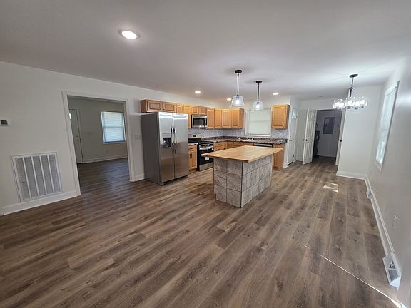 4th image of 3701 Bahama Dr