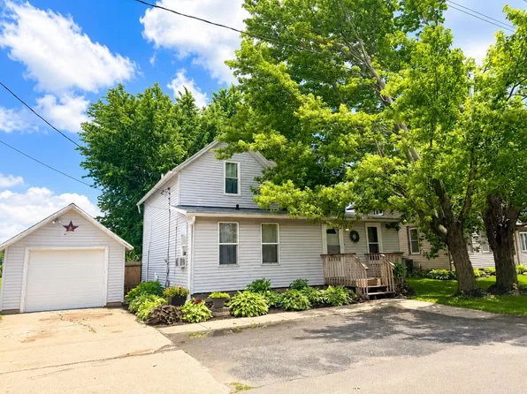 S8314 Denzer Rd, North Freedom, WI 53951
