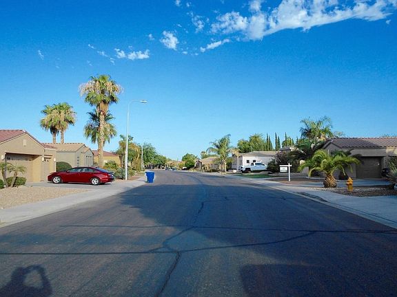 5th image of 453 W Carob Dr