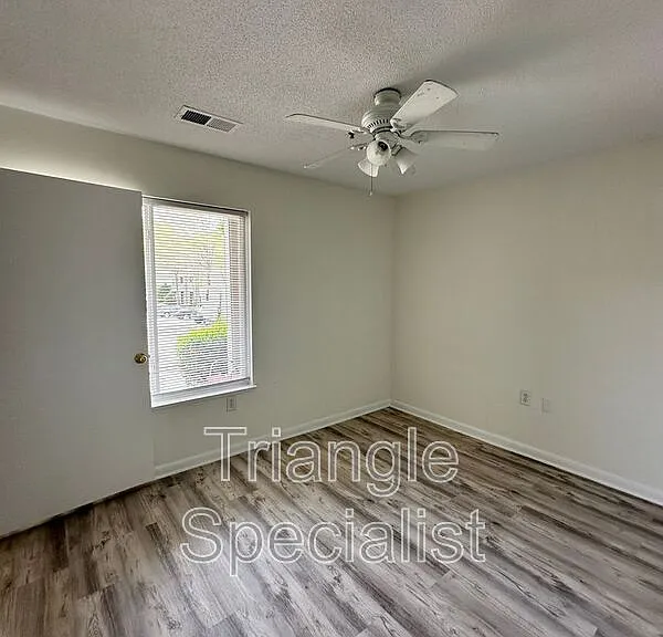 1420 Collegiate Cir #101 — Photo 5