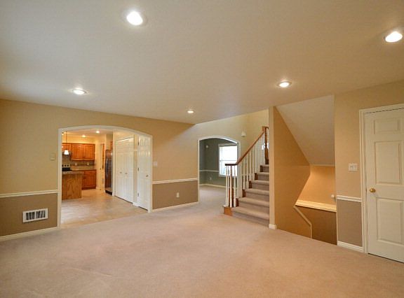 3rd image of 880 Windrow Cir