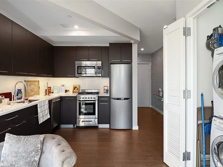 461 W 47th St #6 — Photo 3