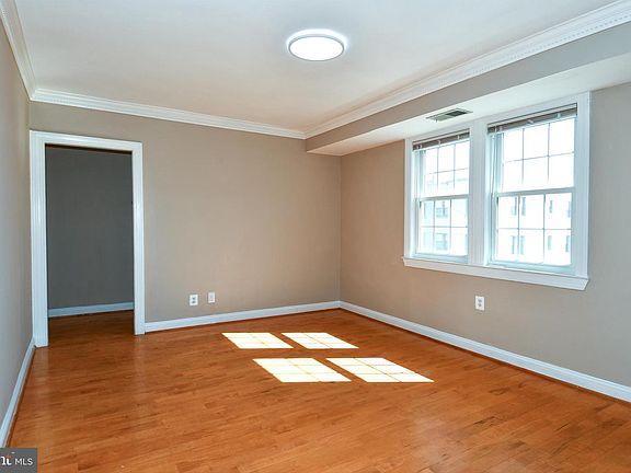 5th image of 2625 3rd St NE APT 301