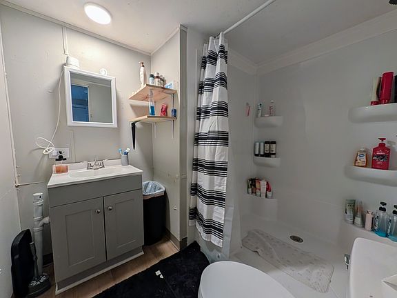 4th image of 133 Albany Cir