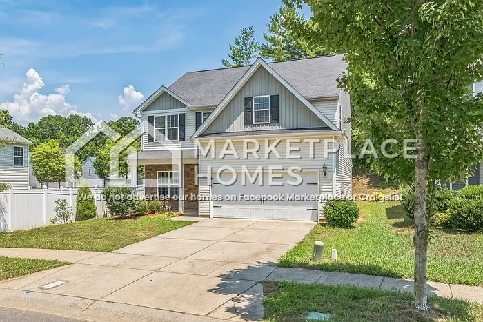 4 bed, 2.5 bath, 2368 sqft, $2,095 — Photo 2