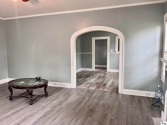 4th image of 706 Bres Ave