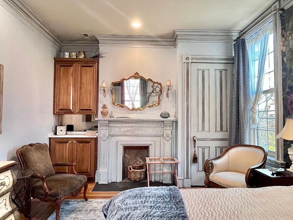 1st image of 2411 Upland Pl #2