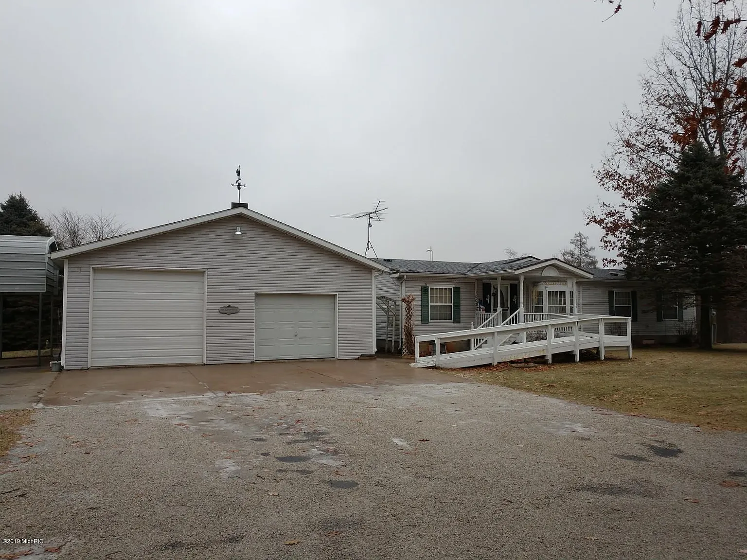 10058 N Holland Rd photo 1
