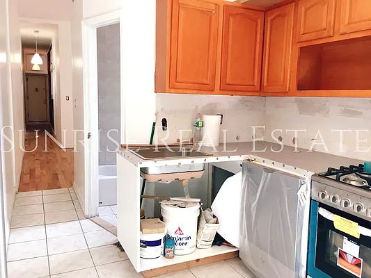 Rented by Sunrise Real Estate | media 10