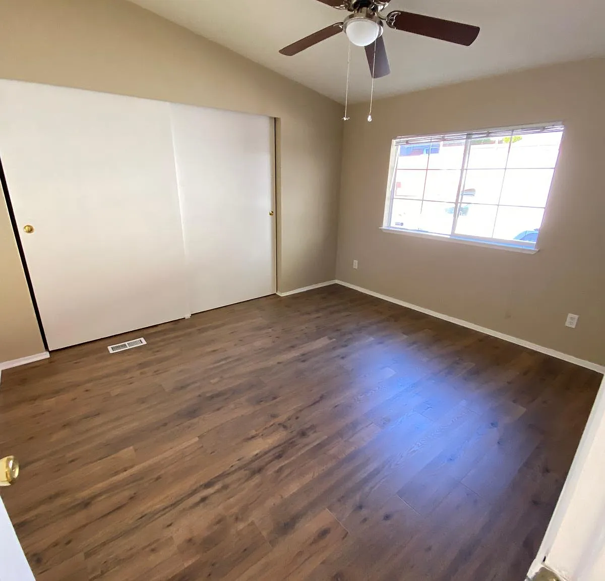 3 bed, 2249 sqft, $4,200 — Photo 2